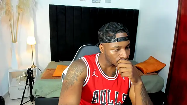 Snapshot of chrstian_lewis1 chatting on November 9, 2025, 2:04 pm chrstian lewis1 online show from November 9, 2025, 2:04 pm