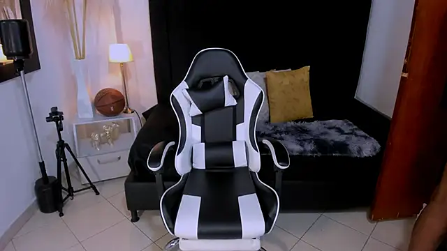 Snapshot of chrstian_lewis1 chatting on November 26, 2025, 2:07 pm chrstian lewis1 online show from November 26, 2025, 2:07 pm