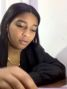 Crisschiavo online show from November 25, 2025, 1:05 am