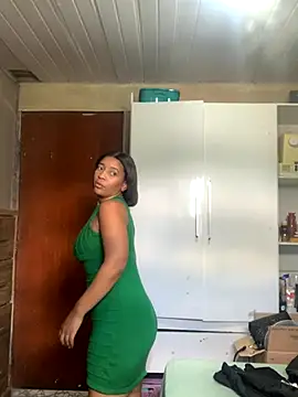 Crisschiavo online show from December 5, 2025, 1:09 pm