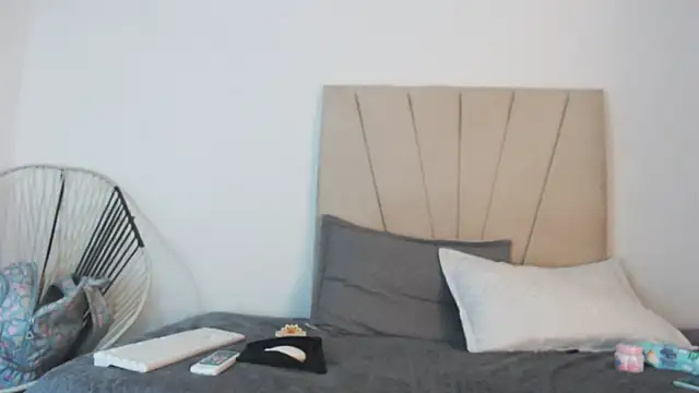  Miaa khalifa  online show from November 8, 2025, 12:49 pm