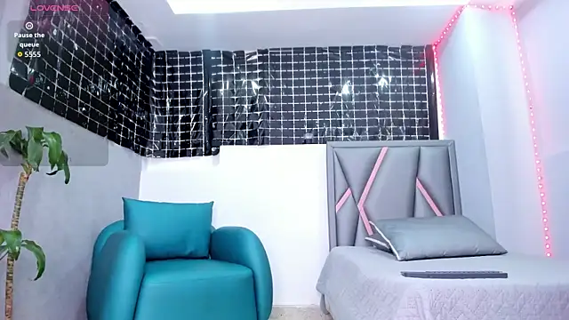 aurora tziu online show from November 15, 2025, 4:10 am