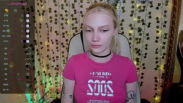 Snapshot of AnyaTaylor_ chatting on February 3, 2026, 6:40 am AnyaTaylor online show from February 3, 2026, 6:40 am