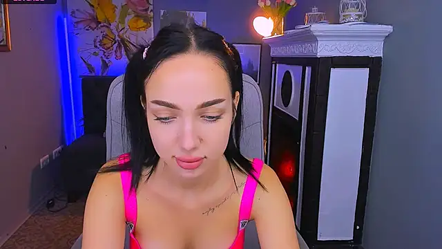 Sofyy Bradd online show from September 11, 2025, 6:24 am