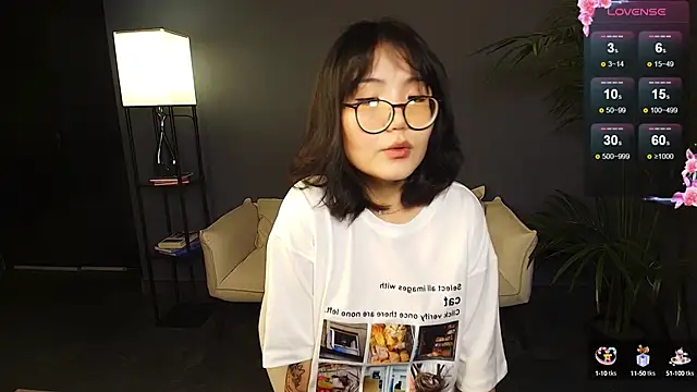 Erikawai online show from September 18, 2025, 8:38 am
