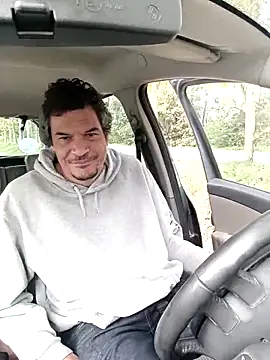 twitshe online show from October 15, 2025, 9:42 am