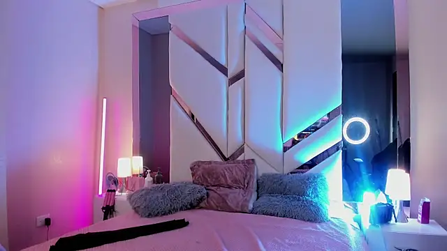 EmmaStonns online show from March 11, 2026, 12:33 pm