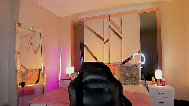 EmmaStonns online show from March 13, 2026, 1:07 pm