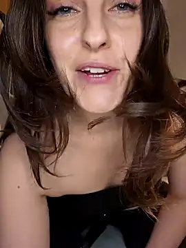 BelleFelicitas online show from October 6, 2025, 7:11 pm