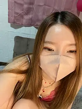 yuuhichan online show from May 17, 2026, 7:43 pm
