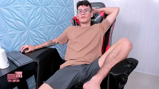 LittleMax23 online show from October 22, 2025, 1:00 pm