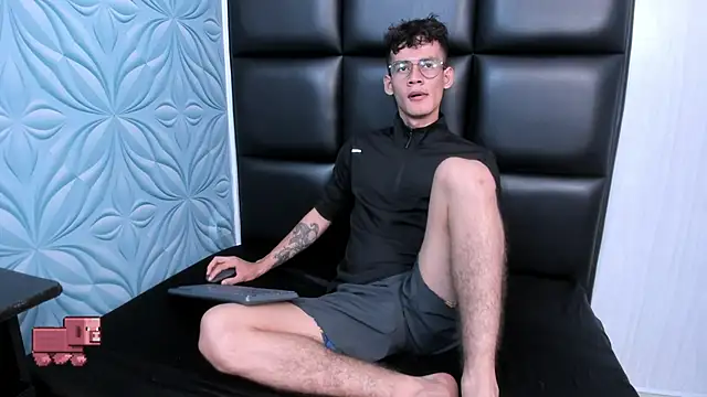 LittleMax23 online show from October 24, 2025, 12:56 pm