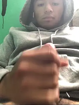 Snapshot of carlo20n chatting on October 21, 2025, 2:40 pm carlo20n online show from October 21, 2025, 2:40 pm