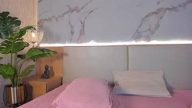 Snapshot of Celeste-Evanns chatting on November 19, 2025, 8:09 pm Celeste-Evanns online show from November 19, 2025, 8:09 pm