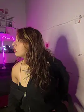 SoftLady S33 online show from May 20, 2026, 4:07 am