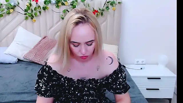 LiluMoon   online show from April 7, 2026, 4:40 pm