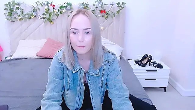 LiluMoon   online show from April 27, 2026, 11:19 am