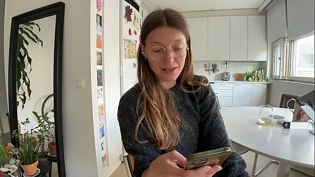 Scorpion Peach online show from September 17, 2025, 10:17 am