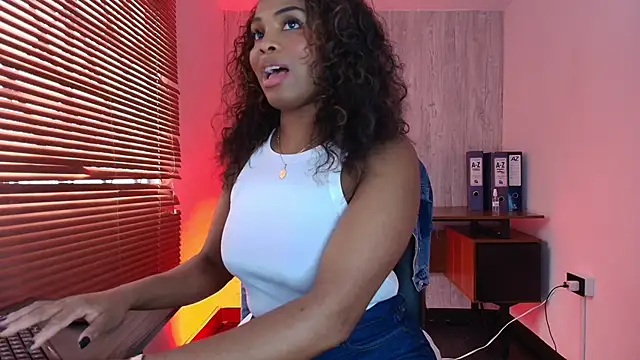 ArianaBeake online show from April 15, 2026, 4:47 pm