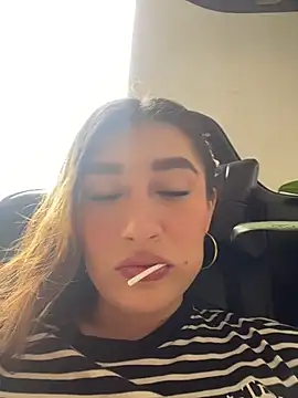 Isa Villamarin online show from October 17, 2025, 3:14 pm