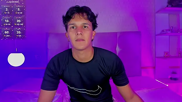 Leo Savage  online show from September 25, 2025, 4:27 am