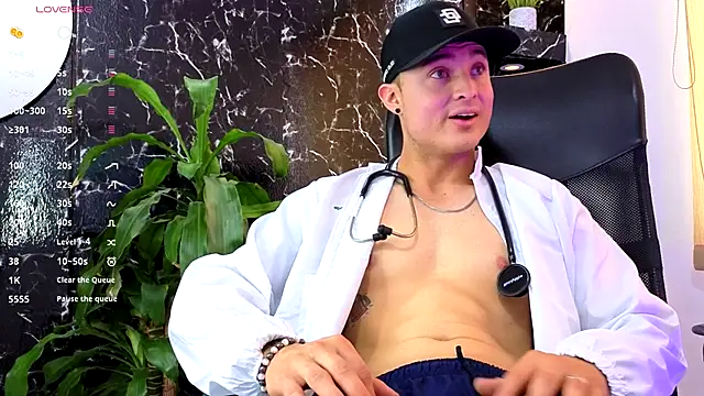 Snapshot of Alexander_ferre chatting on September 25, 2025, 2:43 pm Alexander ferre online show from September 25, 2025, 2:43 pm