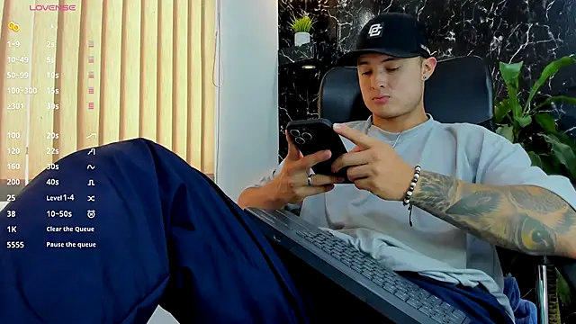 Snapshot of Alexander_ferre chatting on September 27, 2025, 6:24 pm Alexander ferre online show from September 27, 2025, 6:24 pm