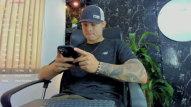 Snapshot of Alexander_ferre chatting on October 1, 2025, 1:17 pm Alexander ferre online show from October 1, 2025, 1:17 pm