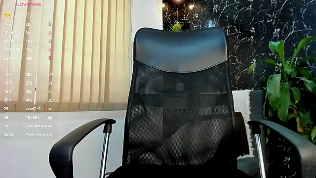 Snapshot of Alexander_ferre chatting on October 5, 2025, 1:20 pm Alexander ferre online show from October 5, 2025, 1:20 pm