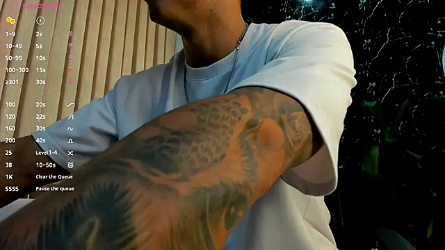 Snapshot of Alexander_ferre chatting on October 6, 2025, 2:25 pm Alexander ferre online show from October 6, 2025, 2:25 pm