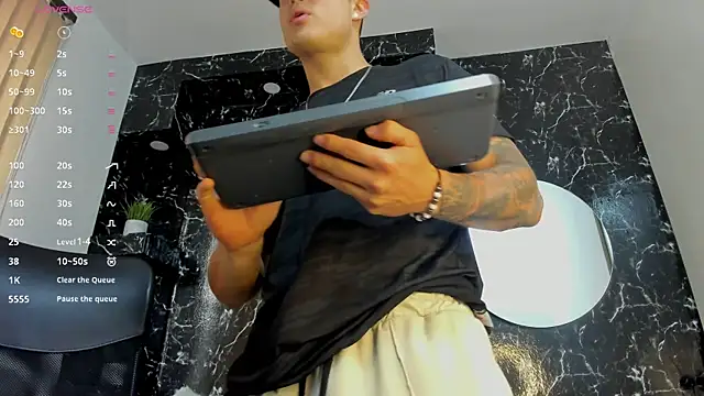 Snapshot of Alexander_ferre chatting on October 10, 2025, 1:21 pm Alexander ferre online show from October 10, 2025, 1:21 pm