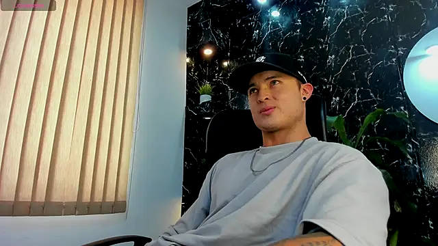 Snapshot of Alexander_ferre chatting on October 11, 2025, 6:17 pm Alexander ferre online show from October 11, 2025, 6:17 pm