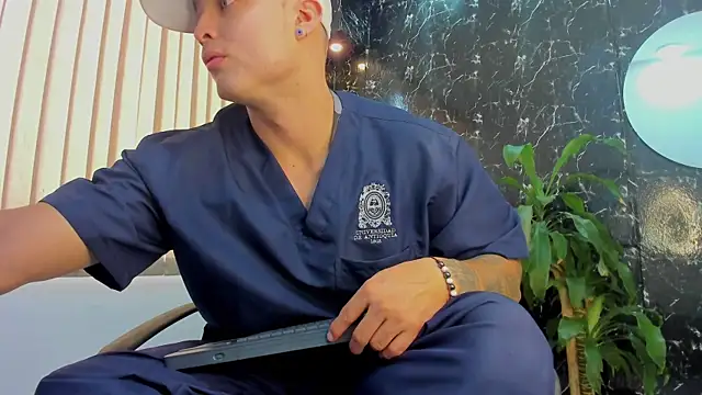 Snapshot of Alexander_ferre chatting on October 16, 2025, 5:03 pm Alexander ferre online show from October 16, 2025, 5:03 pm