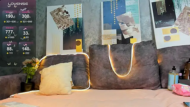 SlyFoxTales  online show from November 28, 2025, 7:38 pm