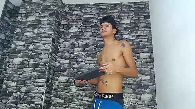 Snapshot of gustavo_saaled19_ chatting on October 17, 2025, 9:50 pm gustavo saaled19 online show from October 17, 2025, 9:50 pm