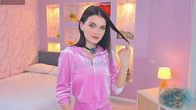 TeriRipka online show from November 26, 2025, 7:04 pm