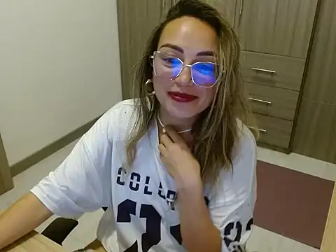 Snapshot of fox_renata chatting on October 24, 2025, 2:19 am fox renata online show from October 24, 2025, 2:19 am