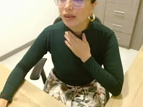 Snapshot of fox_renata chatting on October 28, 2025, 2:48 am fox renata online show from October 28, 2025, 2:48 am