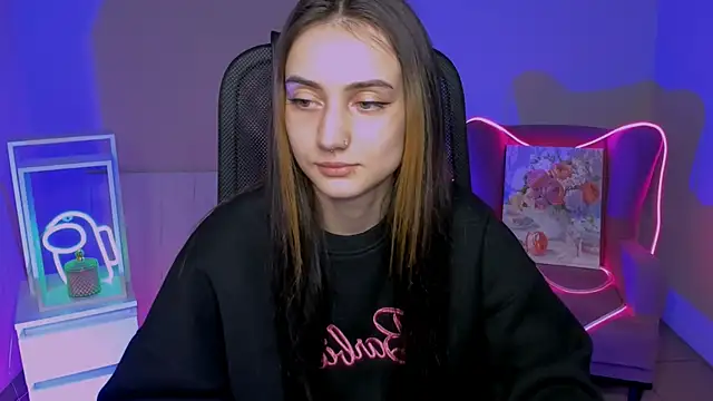 olivianorton online show from November 5, 2025, 1:11 pm