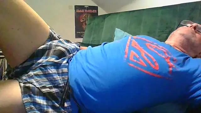 Snapshot of naughtygrandad1 chatting on May 17, 2026, 9:33 pm naughtygrandad1 online show from May 17, 2026, 9:33 pm