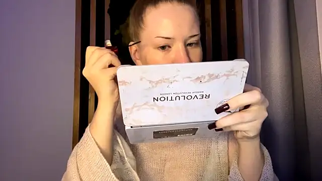 PandaFluff online show from November 18, 2025, 4:11 pm