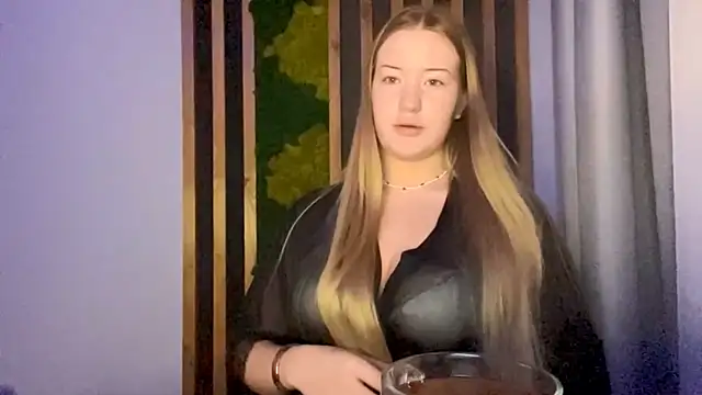 PandaFluff online show from November 30, 2025, 10:25 pm