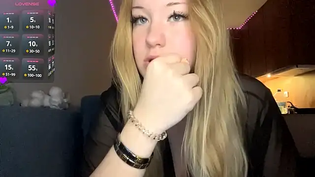 Snapshot of PandaFluff chatting on January 8, 2026, 5:48 pm PandaFluff online show from January 8, 2026, 5:48 pm