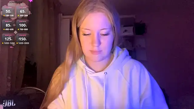 Snapshot of PandaFluff chatting on February 8, 2026, 5:16 pm PandaFluff online show from February 8, 2026, 5:16 pm