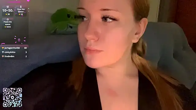 Snapshot of PandaFluff chatting on March 4, 2026, 9:10 pm PandaFluff online show from March 4, 2026, 9:10 pm