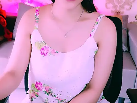 My Rose online show from October 28, 2025, 3:43 am