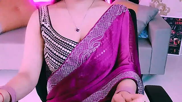 Snapshot of My_Rose chatting on February 13, 2026, 3:19 pm My Rose online show from February 13, 2026, 3:19 pm