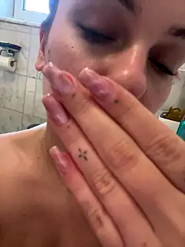 OliviaaFischer online show from December 2, 2025, 2:34 pm