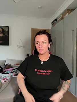 OliviaaFischer online show from April 5, 2026, 5:32 pm