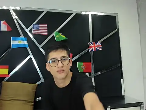 Noa Arez online show from July 4, 2026, 6:03 pm